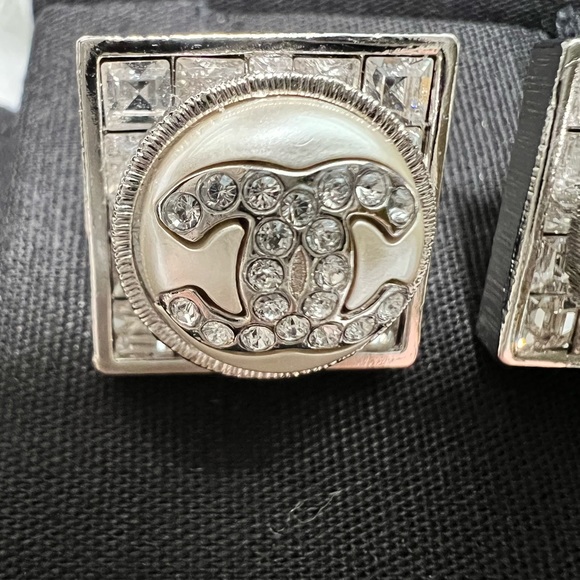 CHANEL Stud Earrings-Authentic Silver/Crystal & Pearly White(.75”x.75”x.5”) NIB - Picture 6 of 17